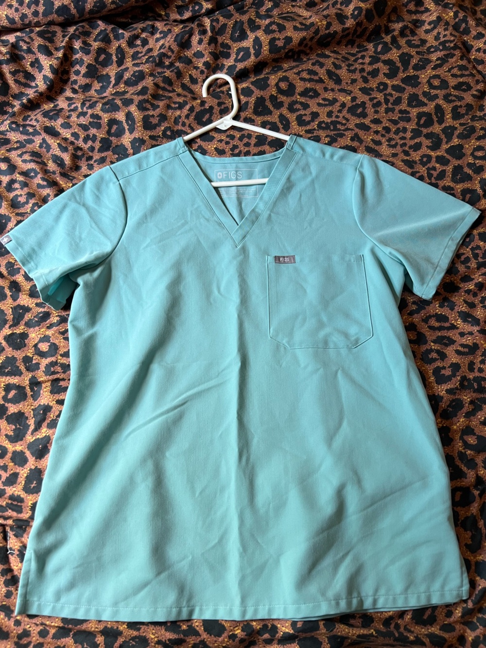 FIGS Women’s Catarina One Pocket Scrub Top- Sea Mist